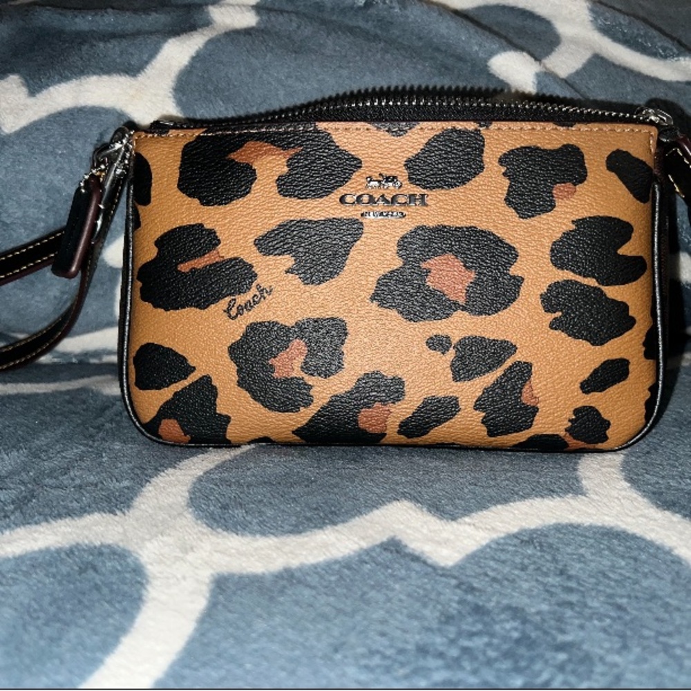 COPY - Coach leopard wristlet